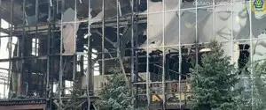 Россияне полностью разрушили торговый центр в Херсоне: видео последствий удара