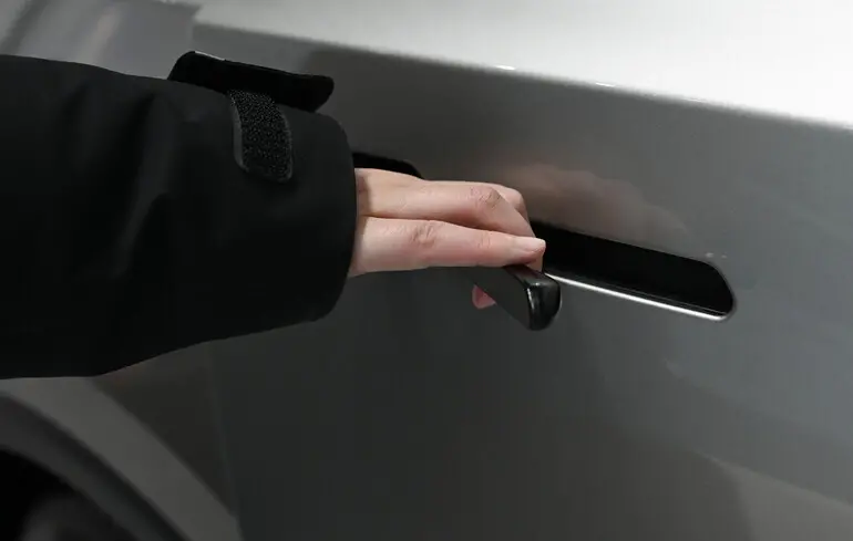 Дверная ручка автомобиля Tesla Model YL.