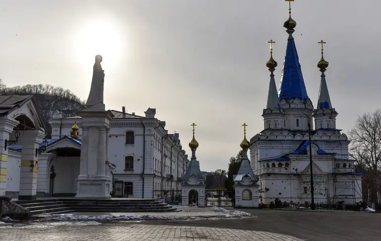 У Святогірській Лаврі УПЦ заявили про напад на ченців: є загиблий, один з двох поранених — "важкий"