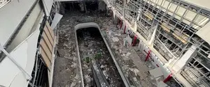 Россияне ночью сожгли ТРЦ в пригороде Днепра