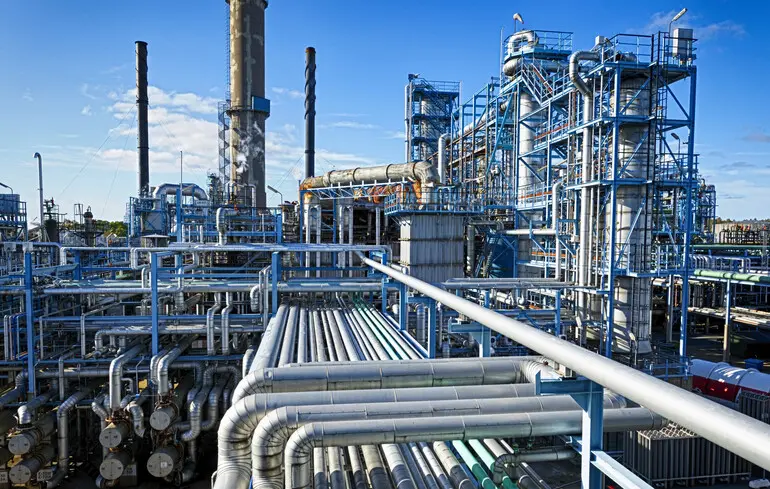 НПЗ у Казахстані перероблятиме російську нафту та постачатиме до 70% виробленого пального в РФ