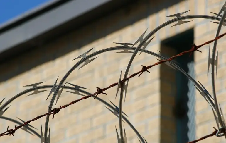 Перепилював ґрати та спускався на простирадлах: в Іспанії спіймали «майстра втеч»