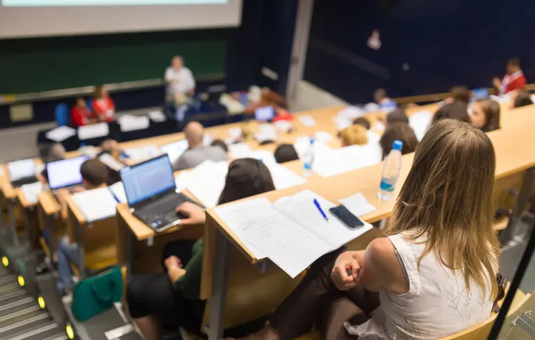 Університети не встигають за технологіями: співзасновник Coursera дав пораду випускникам