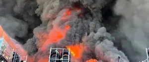 Россияне повторно атаковали склады в Киевской области: фото и видео масштабного пожара
