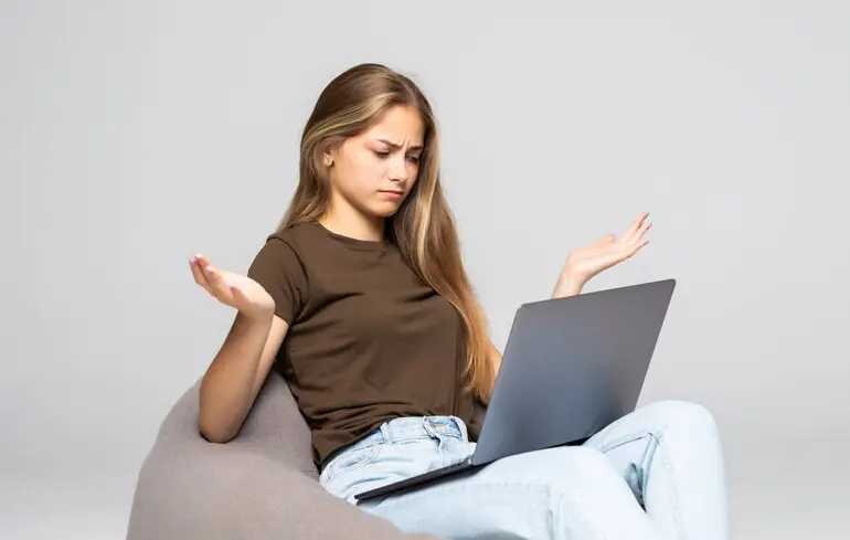 Чи можна заряджати ноутбук зарядкою від смартфона?