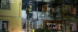 Пожары в четырех районах Киева и трое пострадавших: продолжается ликвидация последствий российского обстрела