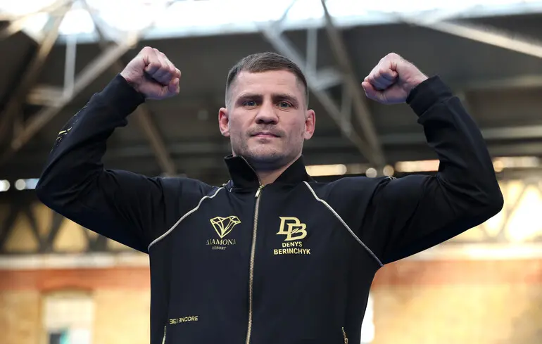 Український боксер Берінчик вийшов на бій у Лондоні в образі оператора БПЛА