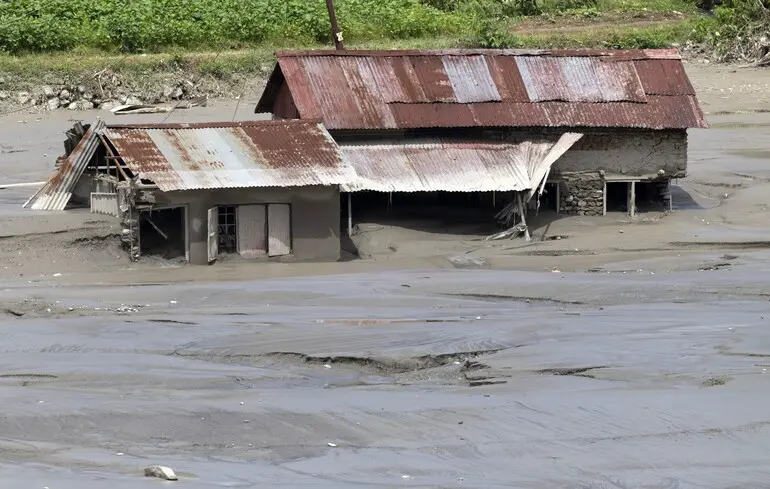 Кількість загиблих після катастрофи в Гімалаях наблизилася до 800 — Reuters