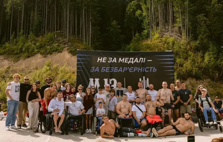 «Не за медалі — за безбар’єрність»: Олександр Терен провів соціальний заплив