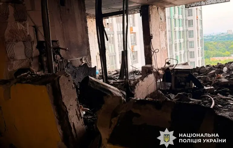 Из-за утренней атаки дронов на Киев загорелась 16-этажка и пострадали люди