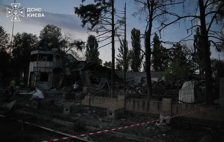 У Києві 8 загиблих, серед яких діти: фото наслідків нічної атаки