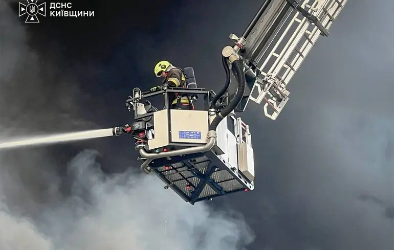 У Броварах під Києвом горить підприємство