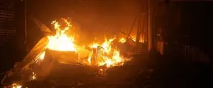 Огонь и разрушения внутри: российские дроны атаковали торговый центр в Запорожье
