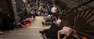 Киев меняет правила движения метро и транспорта по мостам во время тревог — Кличко
