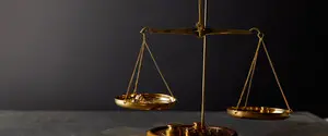 Россия начала крупнейшую с момента дефолта 1998 года распродажу золотых резервов: причина
