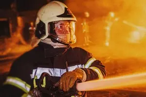 В Белой Церкви после атаки РФ вспыхнул пожар на предприятии