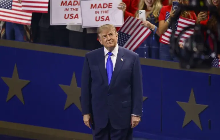 Трамп пообіцяв американцям по $5000, якщо республіканці переможуть на проміжних виборах
