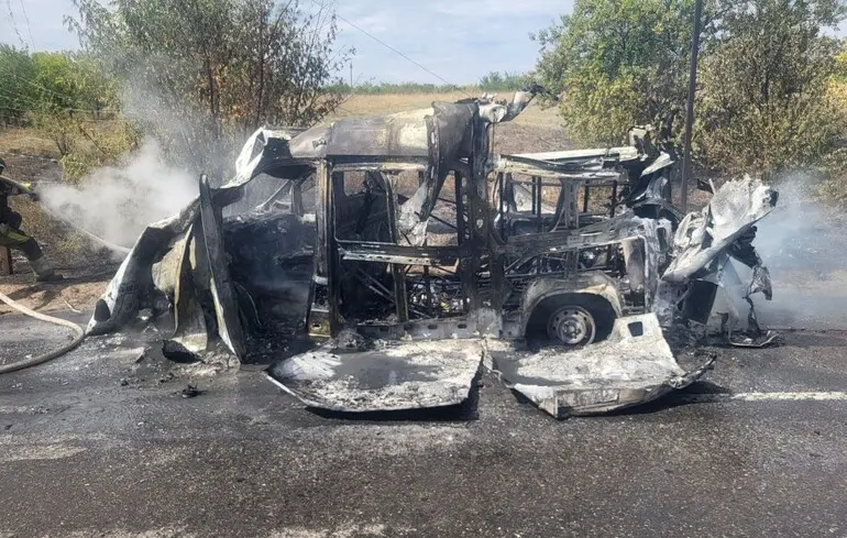 Росіяни атакували дроном авто 