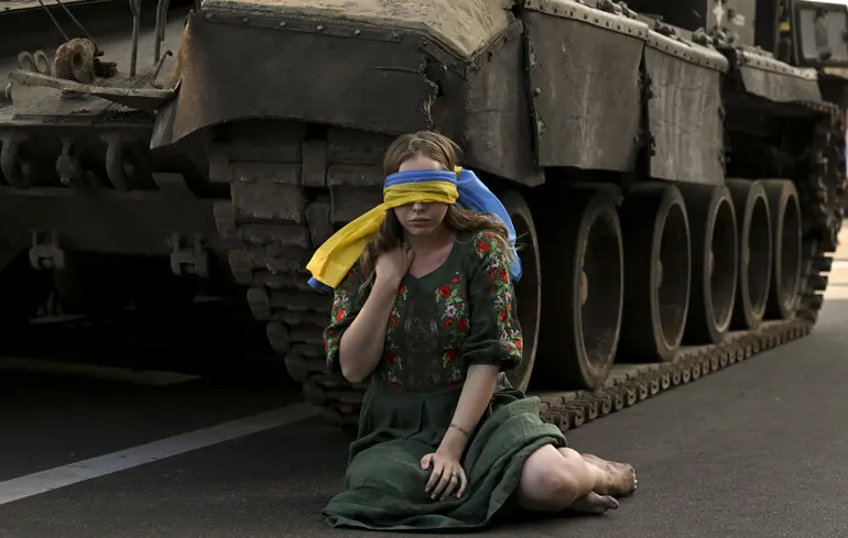 Поки є українці