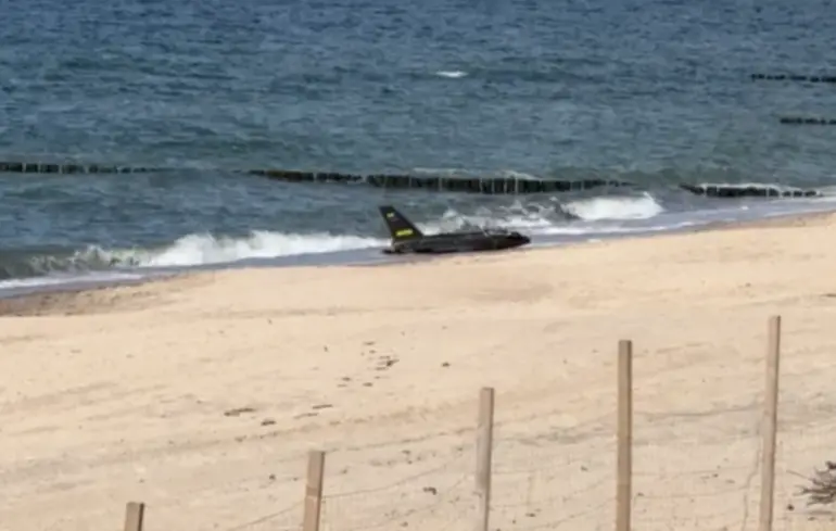 В Польщі біля узбережжя Балтійського моря виявили дрон: військові назвали походження