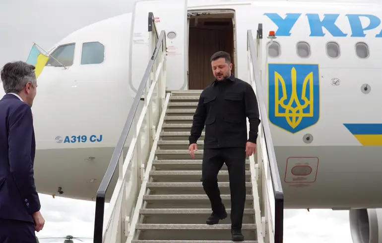 Зеленський: Росія двічі намагалася атакувати мій літак дронами 