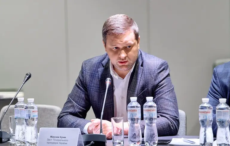 Офісом генпрокурора фактично керує Максим Крим: ЗМІ знайшли у дружини посадовця паспорт РФ