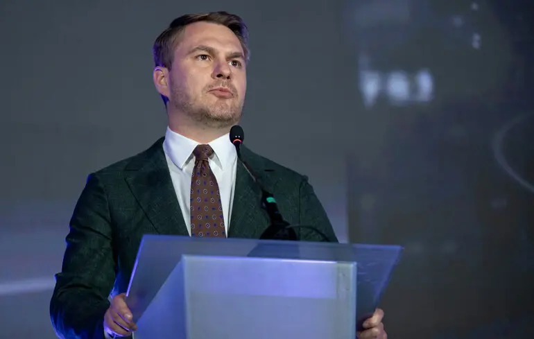 "Маячок" на кордоні, відмова від охорони й три приховані мотиви: як і чому Кравченко тікав з України