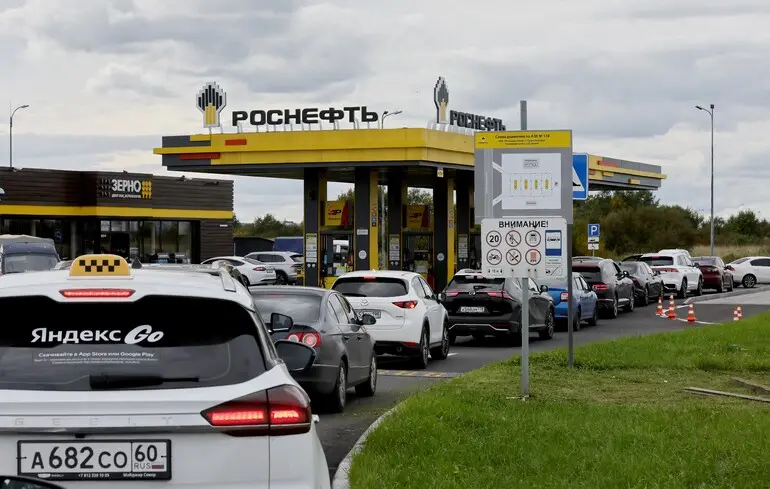 Росія продовжить заборону на експорт дизеля після кінця вересня через удари України — Bloomberg