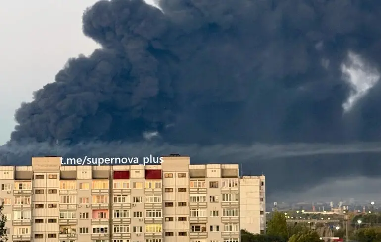 У Самарі горить Куйбишевський НПЗ. Дрони вже не вперше «відвідують» завод