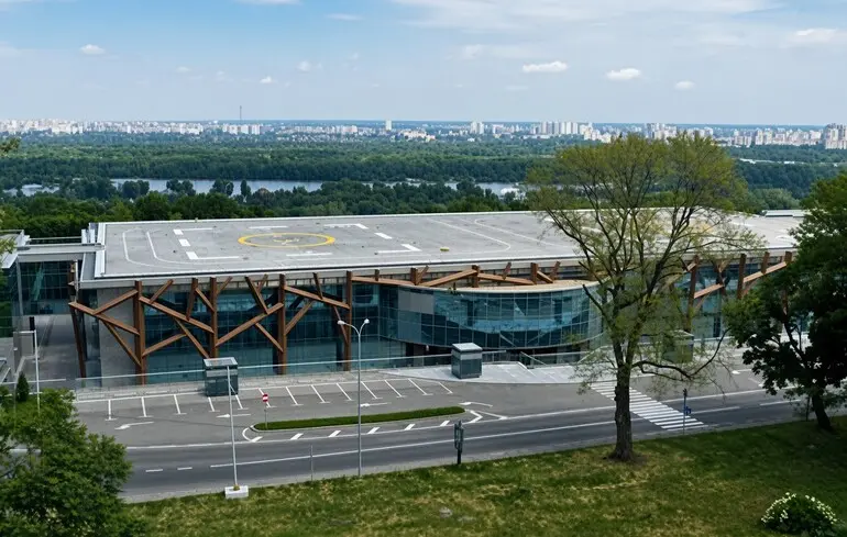 Двічі за день: росіяни атакували КВЦ «Парковий» у Києві