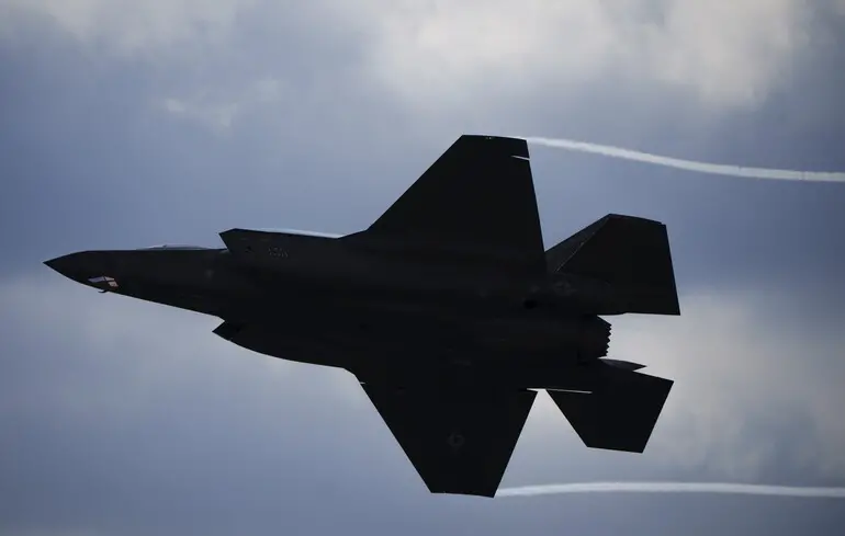 Китай досі не повернув США секретні деталі F-35, перенаправлені до Гонконгу — Bloomberg