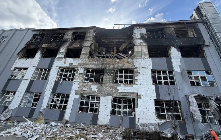 РФ зруйнувала великий дата-центр в Києві: можливі перебої зі зв’язком