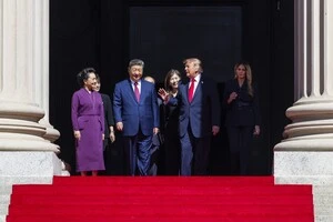 США и Китай договорились снизить пошлины на 30 млрд долларов: Трамп и Си завершили переговоры — Reuters