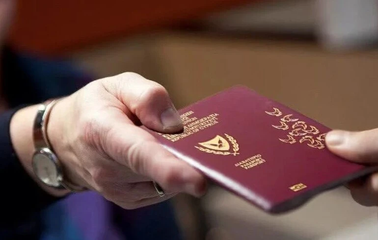 Кіпр перевірить 12 тисяч «золотих віз»
