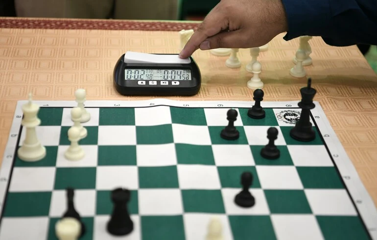 FIDE продовжила відсторонення російської шахової федерації через окупацію українських територій