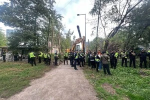 Митинг в поддержку строительства теплотрассы на Теремках подвергся нападению со стороны неизвестных в масках