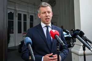 Парламент Угорщини зняв недоторканність із прем’єра Петера Мадяра через справу про крадіжку телефона