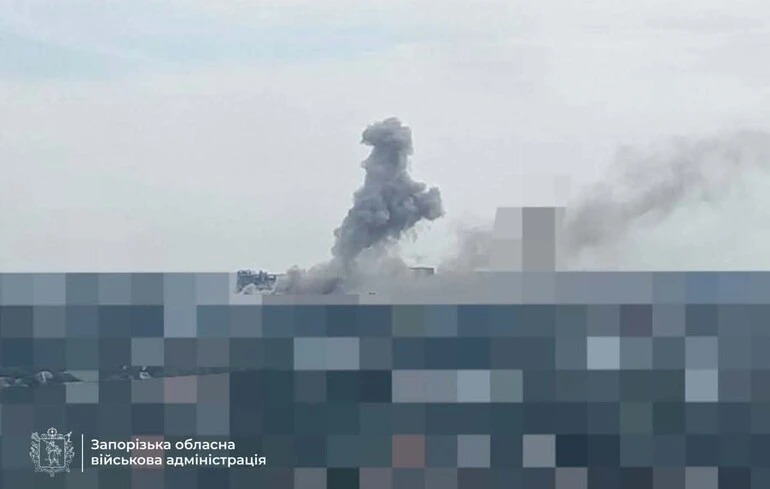 У Запоріжжі росіяни атакували підприємство УЗ: понад десять залізничників постраждали