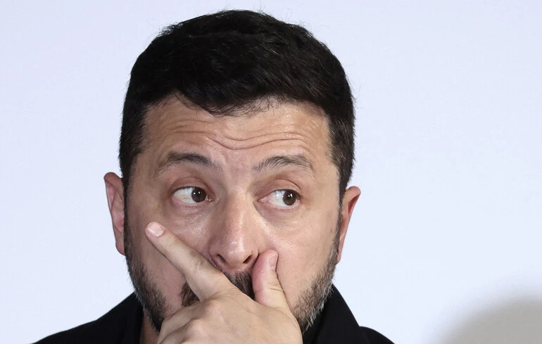 Більшість українців вважають, що Зеленський особисто відповідальний за корупцію у своєму оточенні — опитування