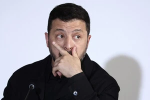 Большинство украинцев считают, что Зеленский лично ответственен за коррупцию в своем окружении — опрос