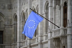 Ідеологічна обробка та мілітаризація: ЄС запровадив санкції проти 10 людей та 17 компаній за депортацію українських дітей