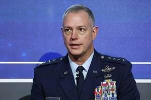 Головнокомандувач НАТО закликав країни Європи засудити російські гібридні атаки — Reuters