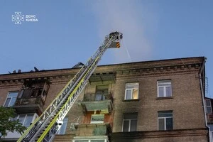У Києві через ранковий обстріл постраждала людина, а на Київщині через вечірній — двоє: фото та відео наслідків