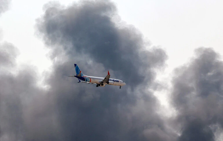 "Його вдарили ножем. Ми думали, що не виживемо": літак Flydubai намагався захопити один з пілотів — ЗМІ