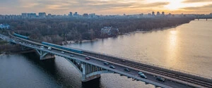 В Киеве один мост перекрыт полностью, еще два — частично: как происходит движение между берегами