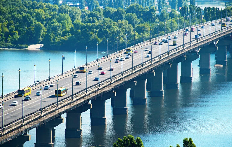 У КМДА розповіли, як працюють київські мости під час тривог