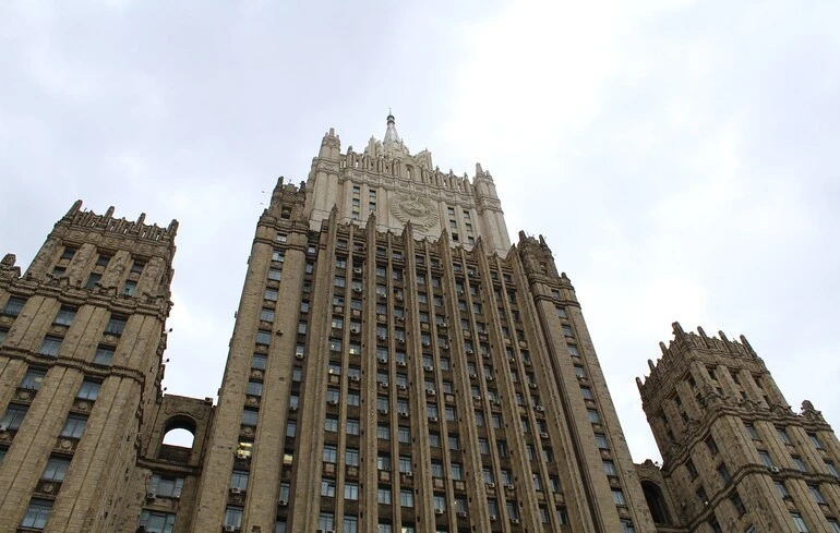 У МЗС Росії закликали іноземців залишити Київ та анонсували масовані удари по Україні