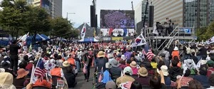 Десятки тисяч людей вийшли проти влади у Південній Кореї