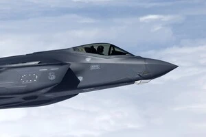 Китай получил секретные детали истребителя F-35: СМИ узнали, как это произошло