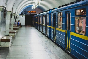 Київське метро після атаки дронів: рух відновлено